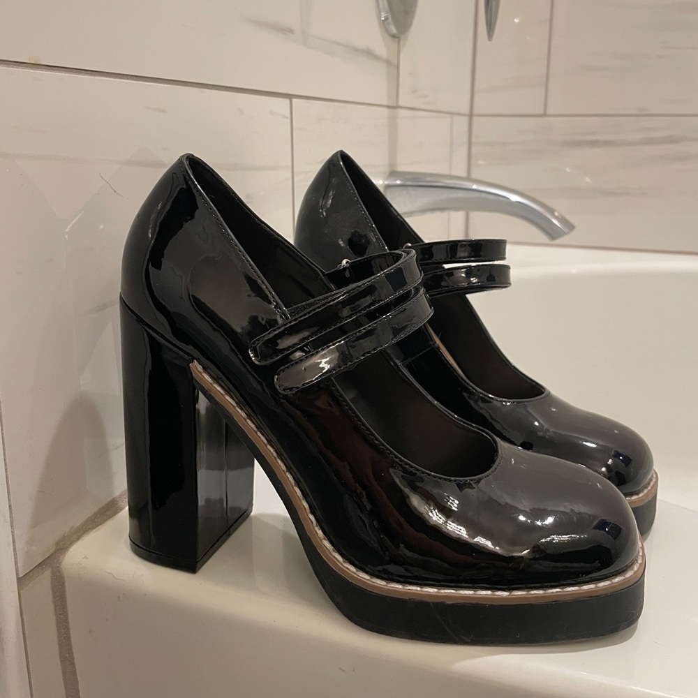 Steve Madden Twice Black Patent Leather Mary Jane platform Heels - Picture 9 of 12